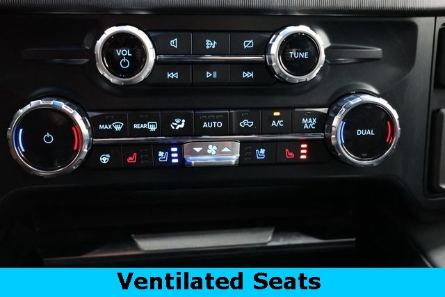 Ford Super Duty F-450 DRW Vehicle Image 36