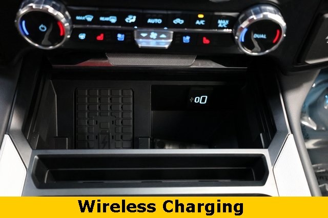 Ford Super Duty F-450 DRW Vehicle Image 42