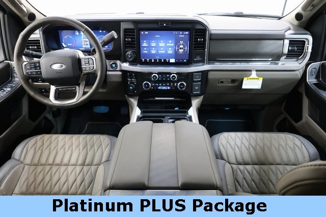 Ford Super Duty F-450 DRW Vehicle Image 11