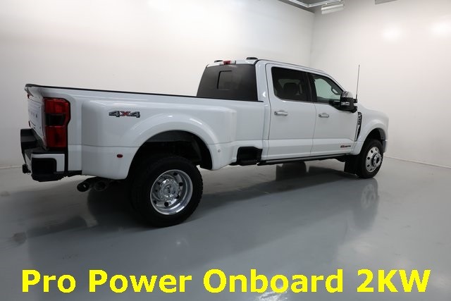 Ford Super Duty F-450 DRW Vehicle Image 12
