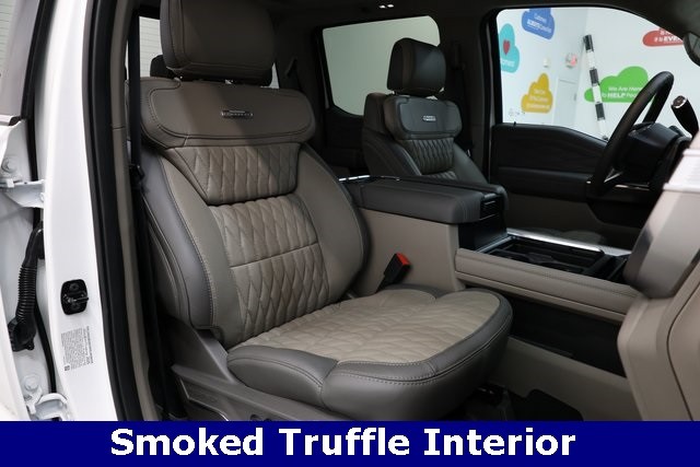 Ford Super Duty F-450 DRW Vehicle Image 13