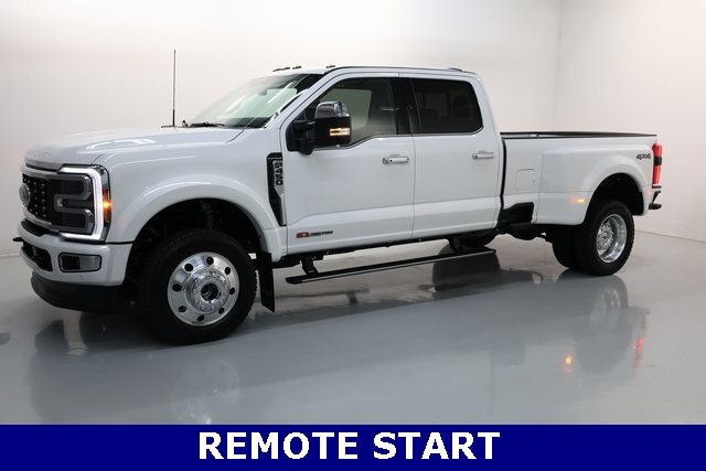 Ford Super Duty F-450 DRW Vehicle Image 26