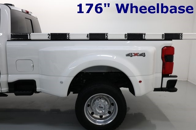 Ford Super Duty F-450 DRW Vehicle Image 31