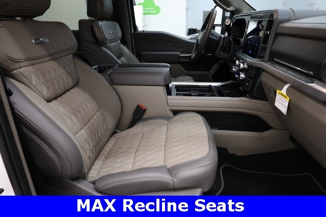 Ford Super Duty F-450 DRW Vehicle Image 37