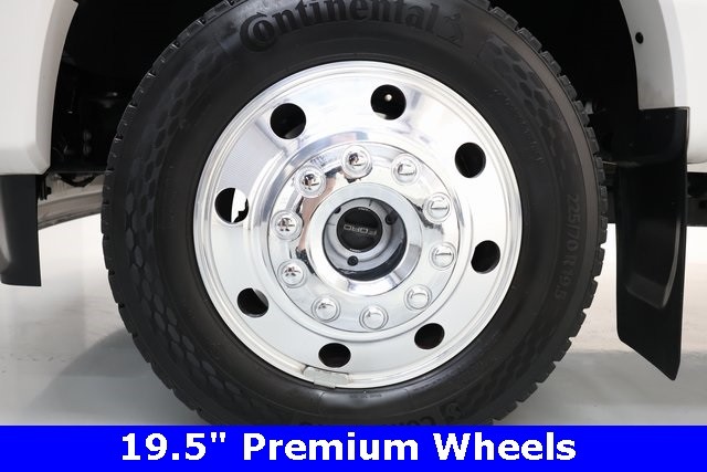 Ford Super Duty F-450 DRW Vehicle Image 46