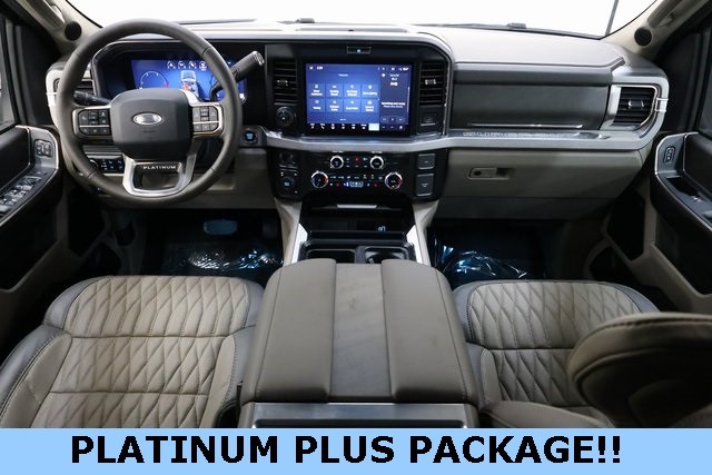 Ford Super Duty F-450 DRW Vehicle Image 10