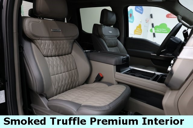 Ford Super Duty F-450 DRW Vehicle Image 12