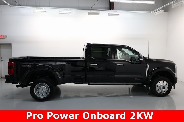 Ford Super Duty F-450 DRW Vehicle Image 13