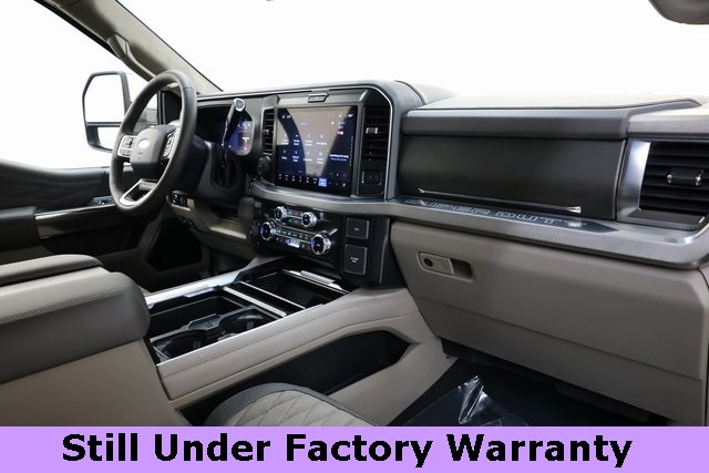 Ford Super Duty F-450 DRW Vehicle Image 15