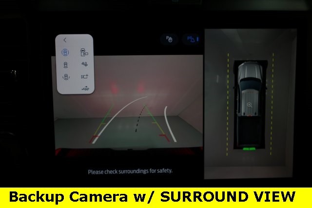 Ford Super Duty F-450 DRW Vehicle Image 17