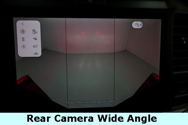 Ford Super Duty F-450 DRW Vehicle Image 18