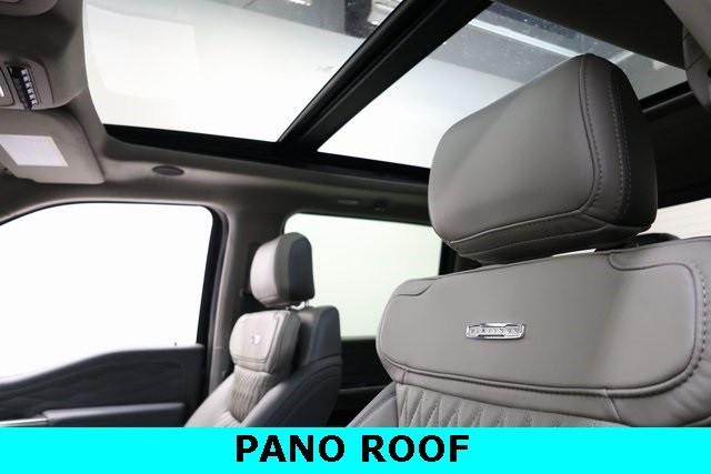 Ford Super Duty F-450 DRW Vehicle Image 24