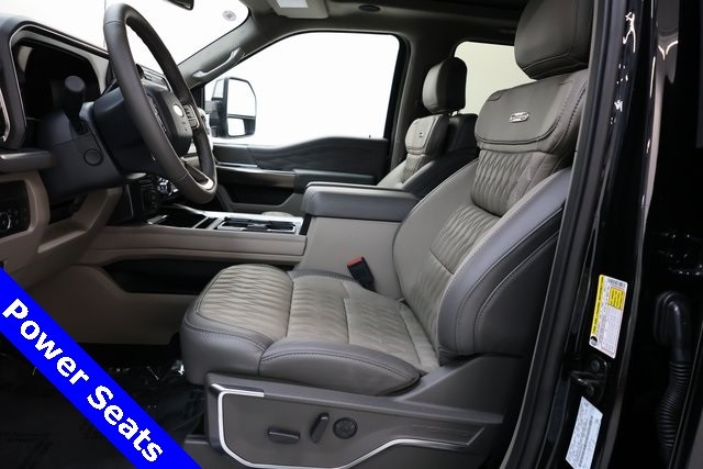 Ford Super Duty F-450 DRW Vehicle Image 34