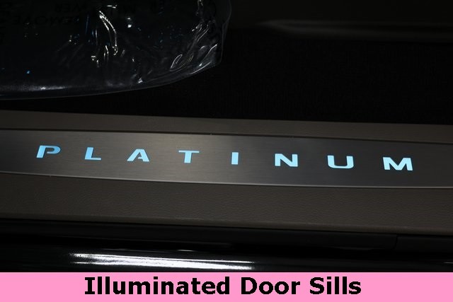 Ford Super Duty F-450 DRW Vehicle Image 37