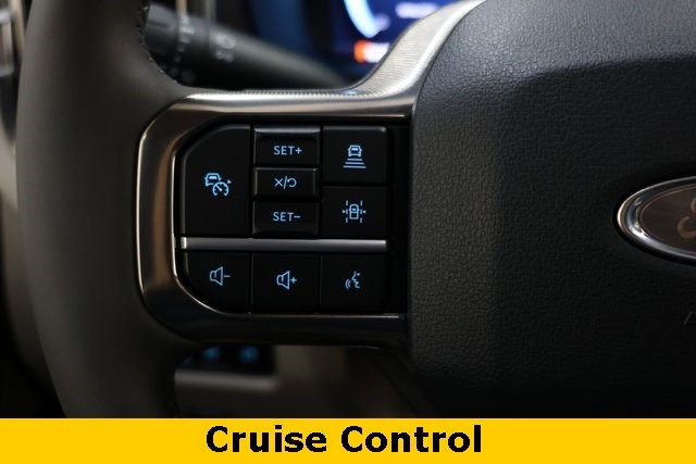 Ford Super Duty F-450 DRW Vehicle Image 45