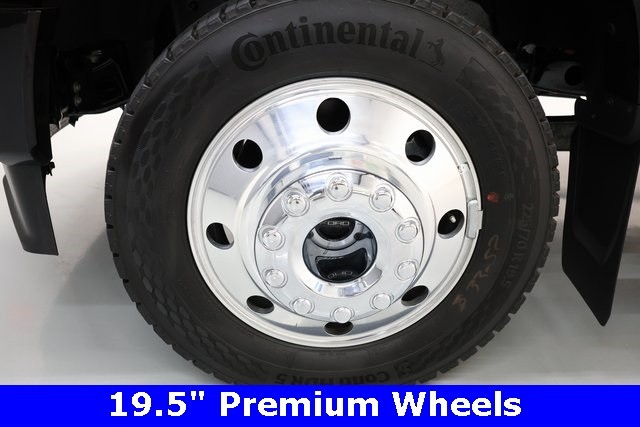 Ford Super Duty F-450 DRW Vehicle Image 47