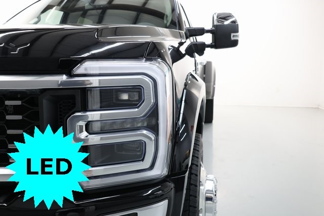 Ford Super Duty F-450 DRW Vehicle Image 50