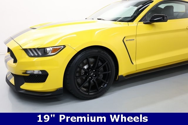 Ford Mustang Vehicle Image 37