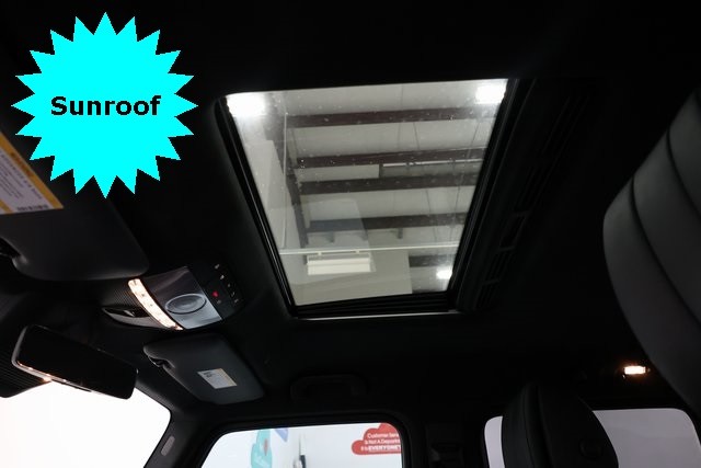 Mercedes-Benz G-Class Vehicle Image 23