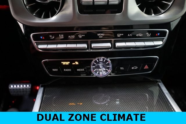 Mercedes-Benz G-Class Vehicle Image 34