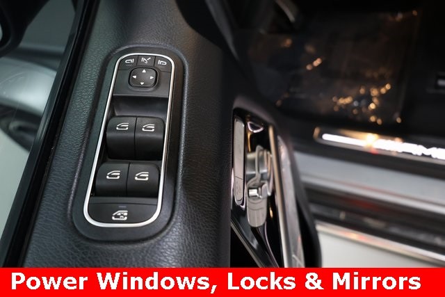 Mercedes-Benz G-Class Vehicle Image 48