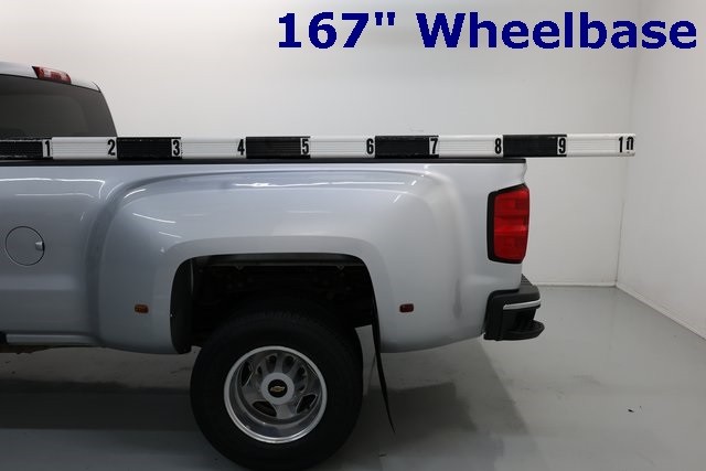 Chevrolet Silverado 3500HD Vehicle Image 19