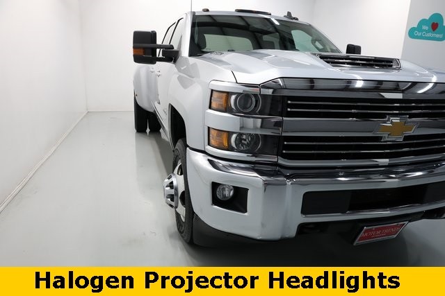 Chevrolet Silverado 3500HD Vehicle Image 31