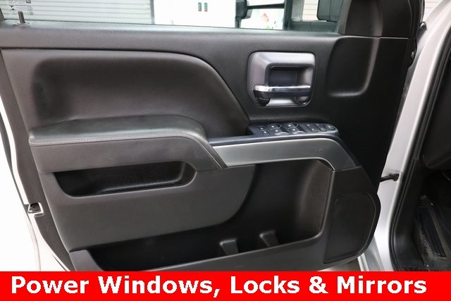 Chevrolet Silverado 3500HD Vehicle Image 33