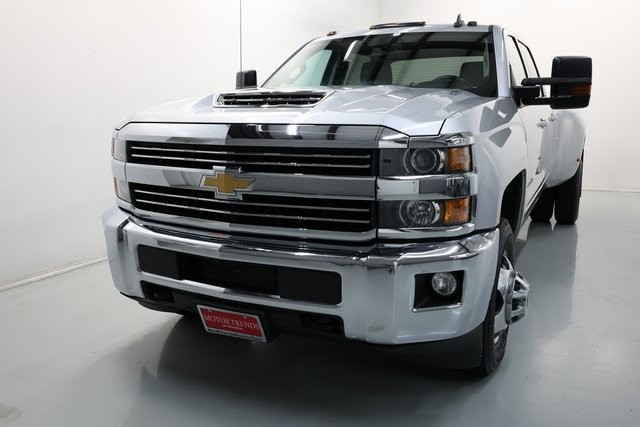 Chevrolet Silverado 3500HD Vehicle Image 38