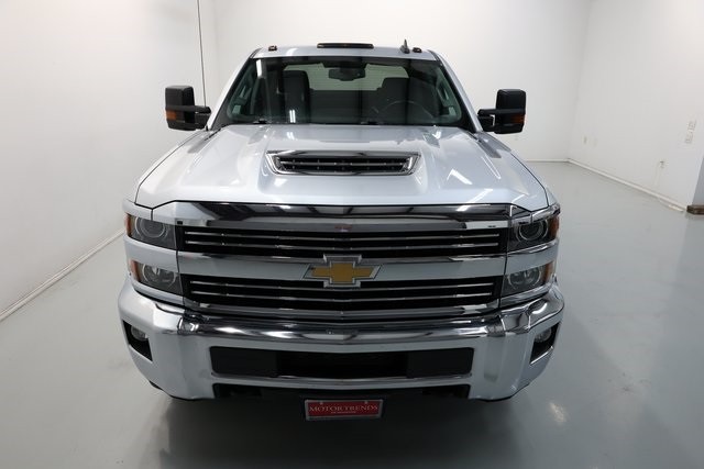 Chevrolet Silverado 3500HD Vehicle Image 42