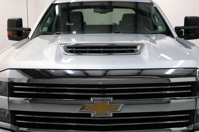 Chevrolet Silverado 3500HD Vehicle Image 43