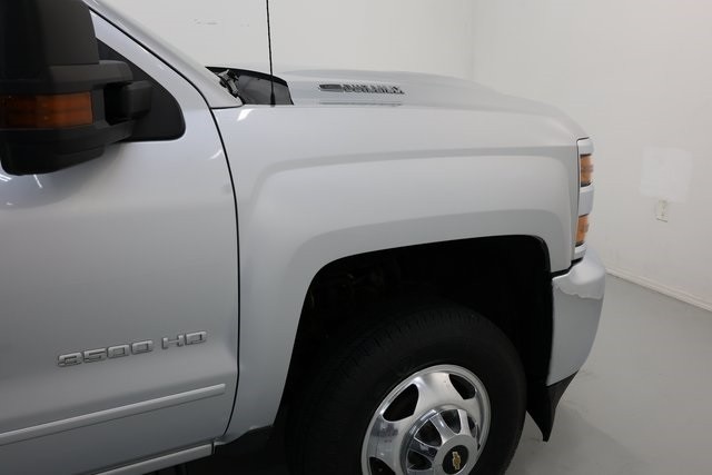 Chevrolet Silverado 3500HD Vehicle Image 50