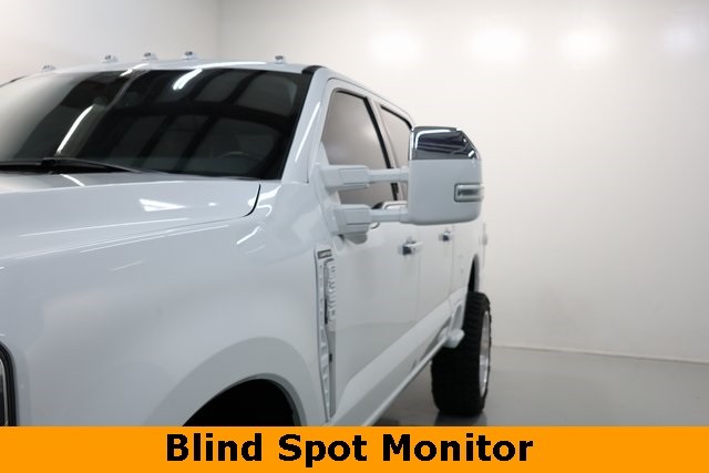 Ford Super Duty F-350 SRW Vehicle Image 32