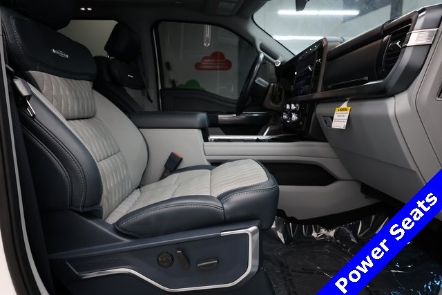 Ford Super Duty F-350 SRW Vehicle Image 39