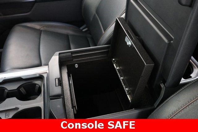 Ford Super Duty F-450 DRW Vehicle Image 24