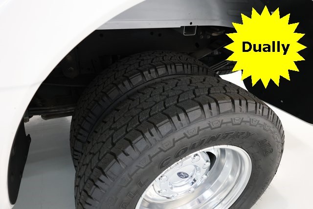 Ford Super Duty F-350 DRW Vehicle Image 03