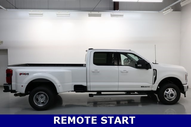 Ford Super Duty F-350 DRW Vehicle Image 21