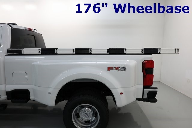 Ford Super Duty F-350 DRW Vehicle Image 26