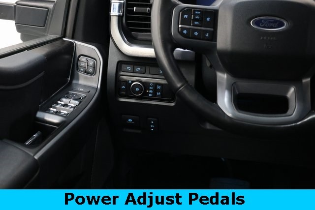 Ford Super Duty F-350 DRW Vehicle Image 35