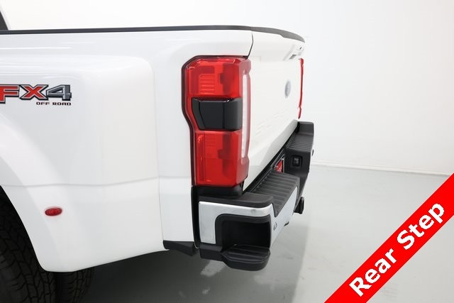 Ford Super Duty F-350 DRW Vehicle Image 42