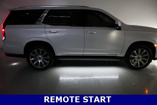 Cadillac Escalade Vehicle Image 25