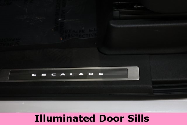 Cadillac Escalade Vehicle Image 32