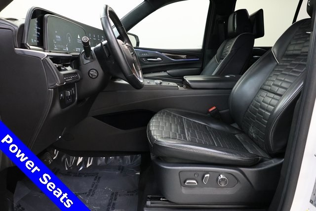 Cadillac Escalade Vehicle Image 35