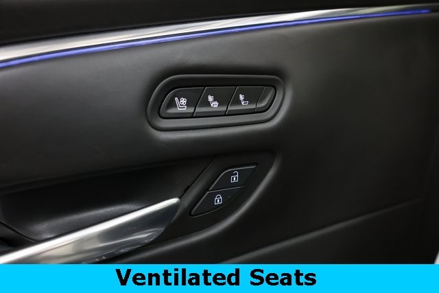 Cadillac Escalade Vehicle Image 36