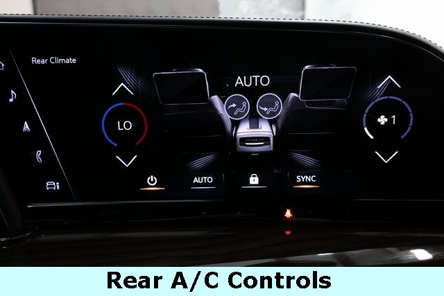 Cadillac Escalade Vehicle Image 39