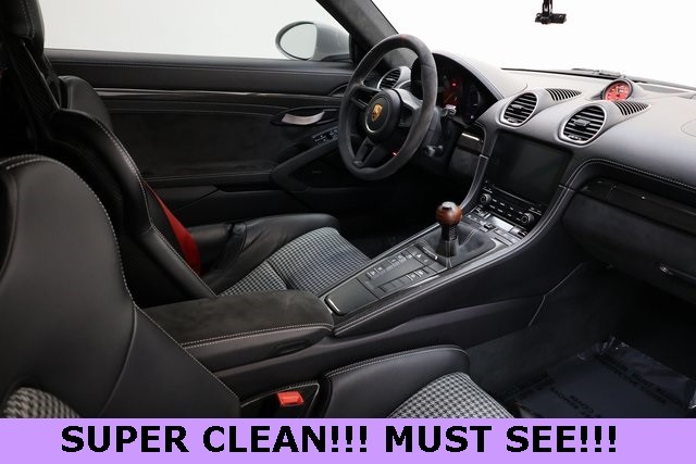 Porsche 718 Cayman Vehicle Image 21