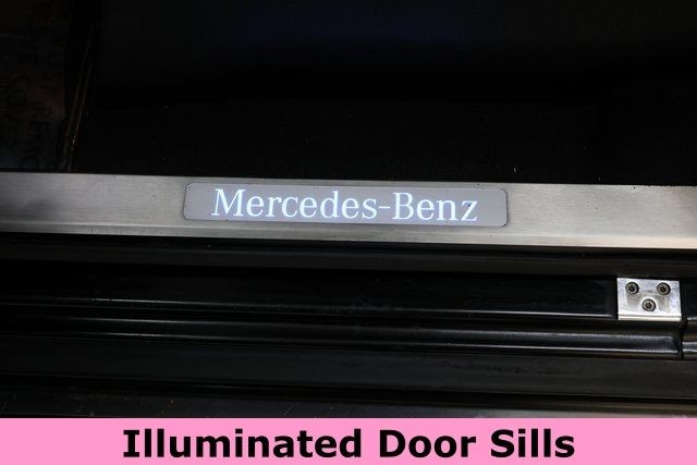 Mercedes-Benz G-Class Vehicle Image 22