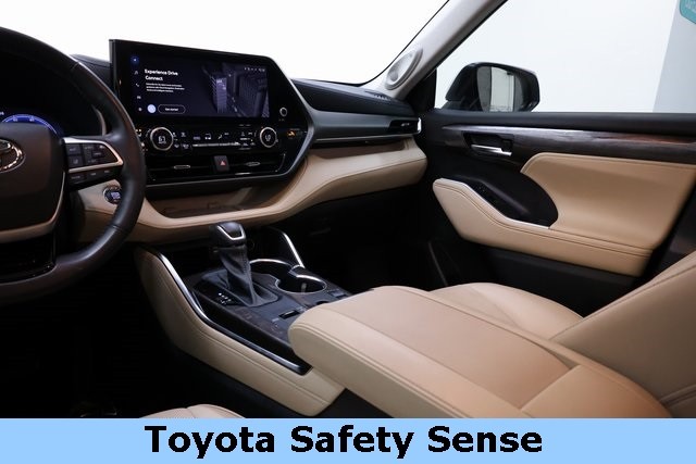 Toyota Highlander Vehicle Image 12