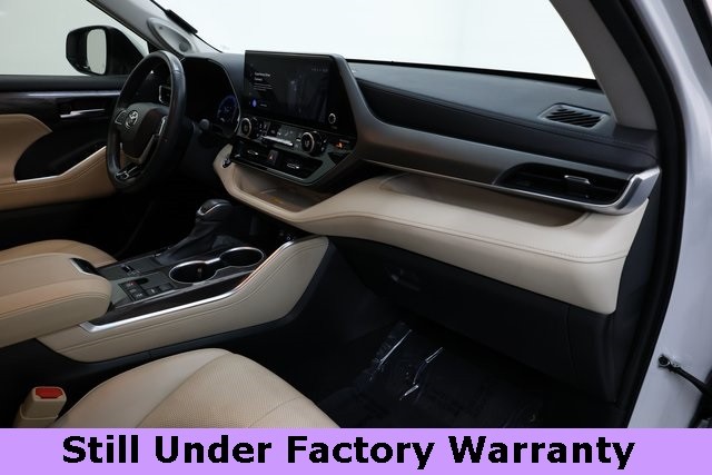 Toyota Highlander Vehicle Image 14