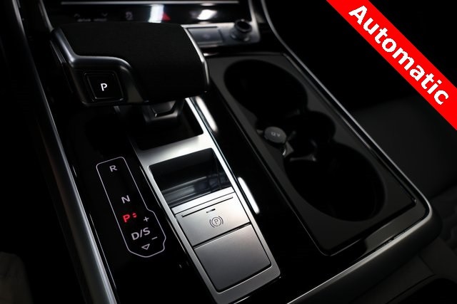 Audi RS Q8 Vehicle Image 26